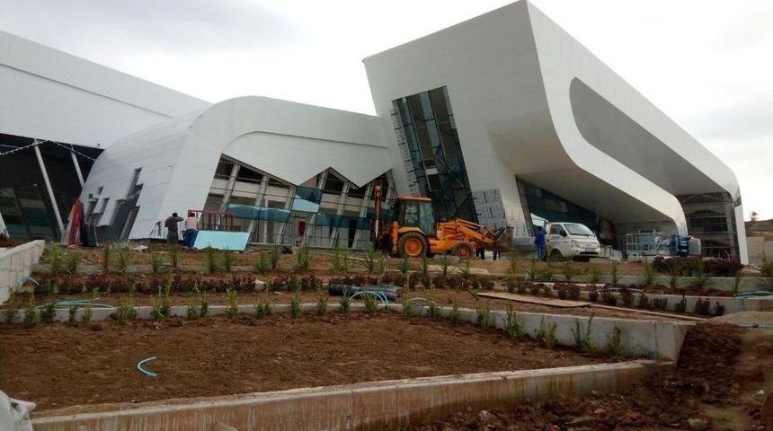 &Ccedil;ayırova Yarı Olimpik Y&uuml;zme Havuzu&rsquo;nda Sona Doğru