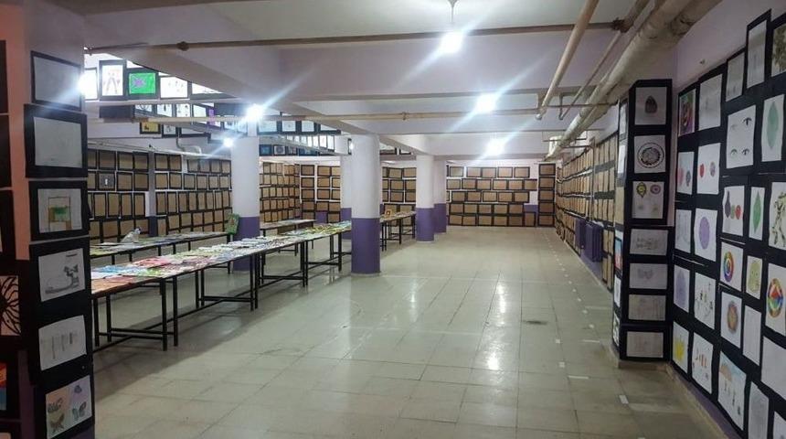 Van&rsquo;da &ldquo;300 &Ouml;ğrenciyle Bin 500 Eser&rdquo; Rekor Denemesi