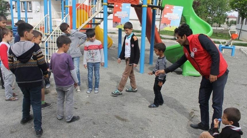 Erzincan Da &Ccedil;ocuklar Ekranla Değil, Akranla B&uuml;y&uuml;yor