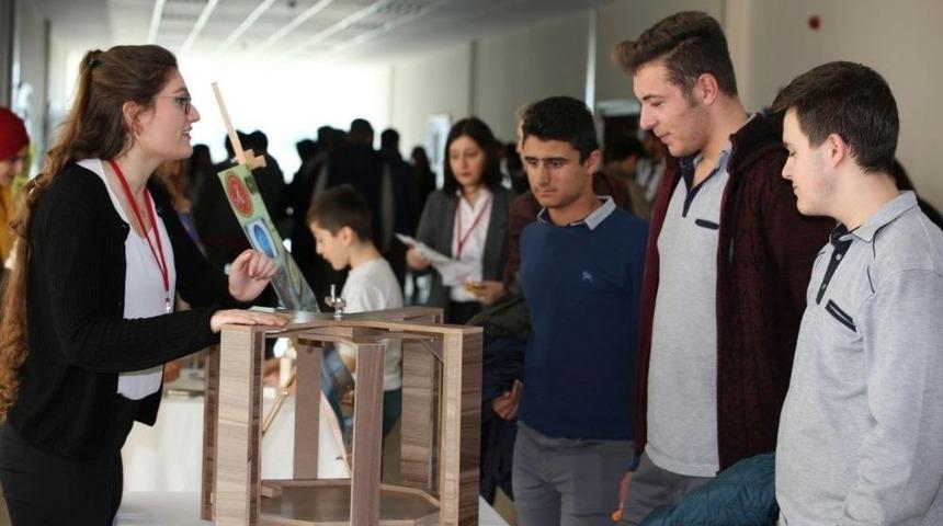 Nevşehir Hacı Bektaş Veli &Uuml;niversitesi &Ouml;ğrenciler Bilim Fuarı A&ccedil;tı