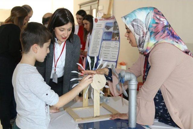 Nevşehir Hacı Bektaş Veli Üniversitesi Öğrenciler Bilim Fuarı Açtı