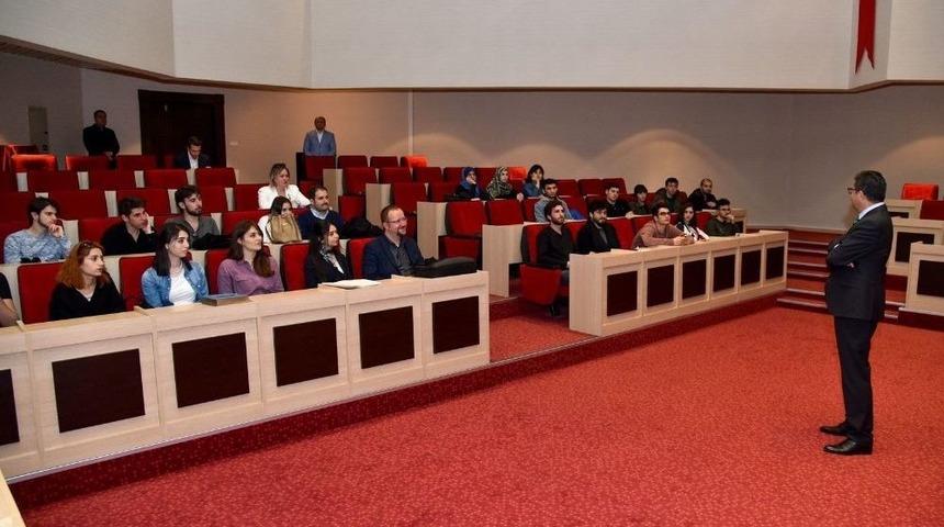 Başkan Tiryaki &Uuml;niversite &Ouml;ğrencileriyle Buluştu