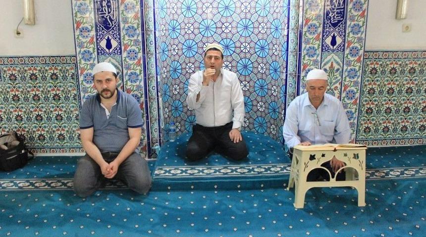Osmaneli&rsquo;de Hafız İmam Hatipler Ezberden Mukabele Okuyor