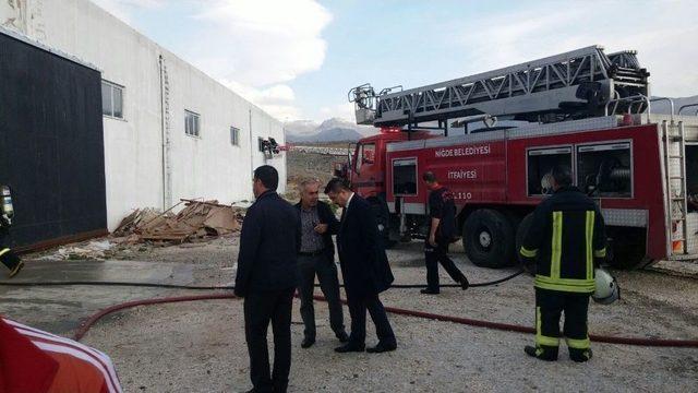 Niğde’de Çerçeve Fabrikasında Yangın