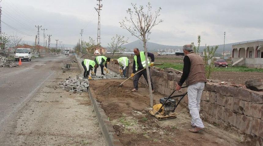 İncesu Belediye Başkanı Zekeriya Karayol Parke &Ccedil;alışmalarını Yerinde İnceledi