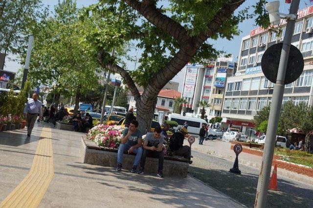 Aydın’da Vatandaşlar Baharın Tadını Çıkarıyor