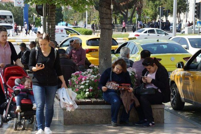 Aydın’da Vatandaşlar Baharın Tadını Çıkarıyor