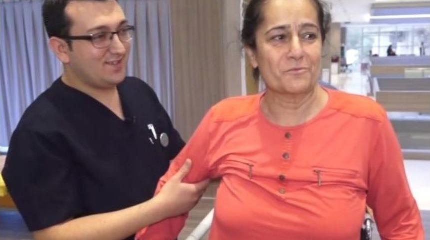 Fel&ccedil; Ve Kanser Teşhisi Konulan Kadın Robotik Rehabilitasyonla Y&uuml;r&uuml;meye Başladı
