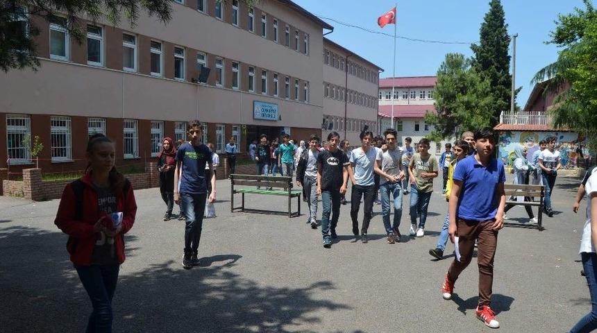 Trabzon’da Lgs Sınavına 8 Bin 641 Öğrenci Katıldı
