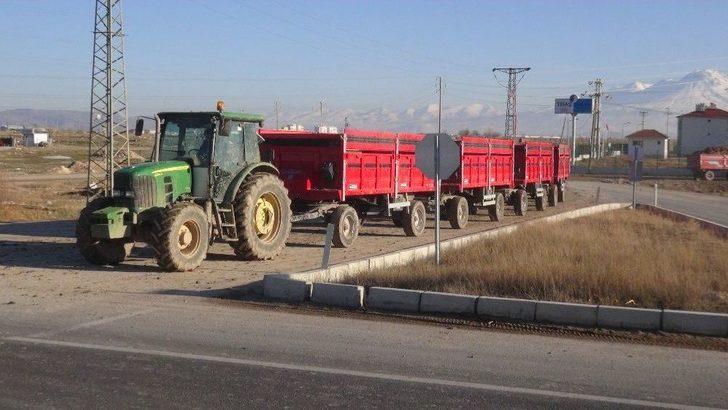 (özel Haber) Karayolunda Traktör Ve Uzun Römork Tehlikesi G5