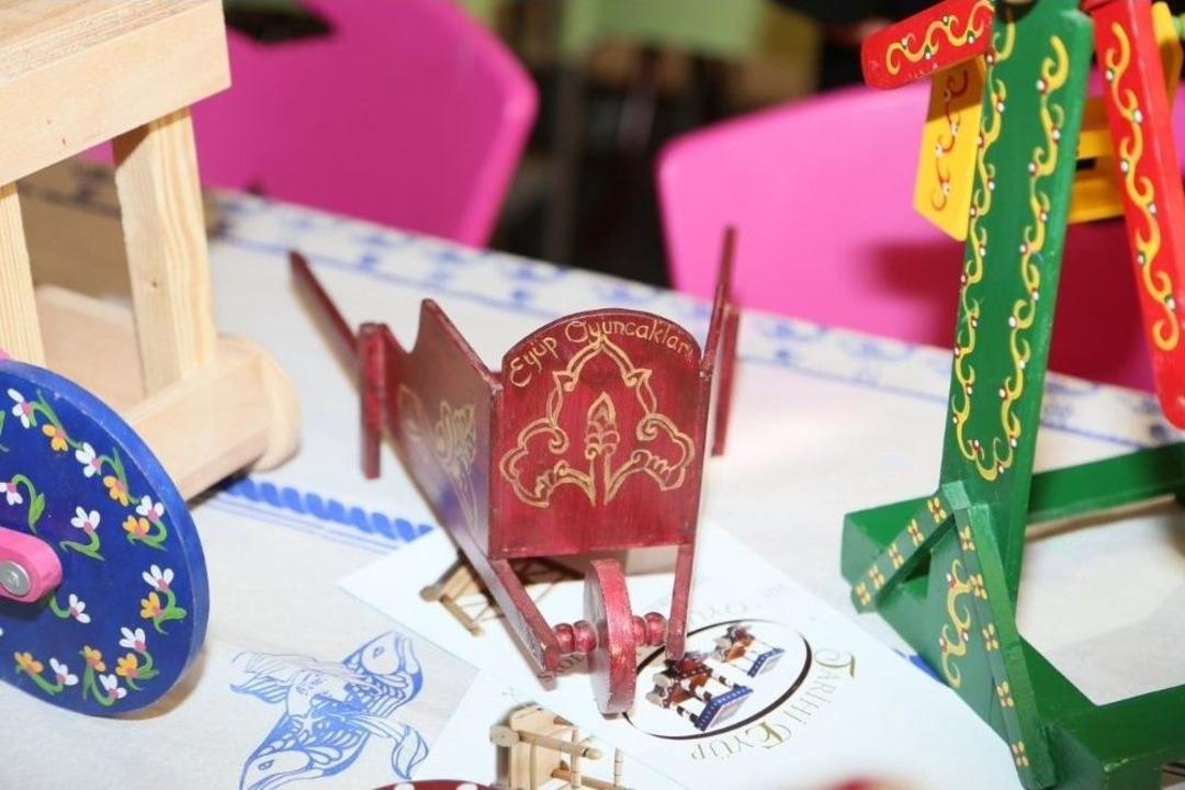 Tarihi Ey&uuml;psultan Oyuncakları Yeniden Canlanıyor