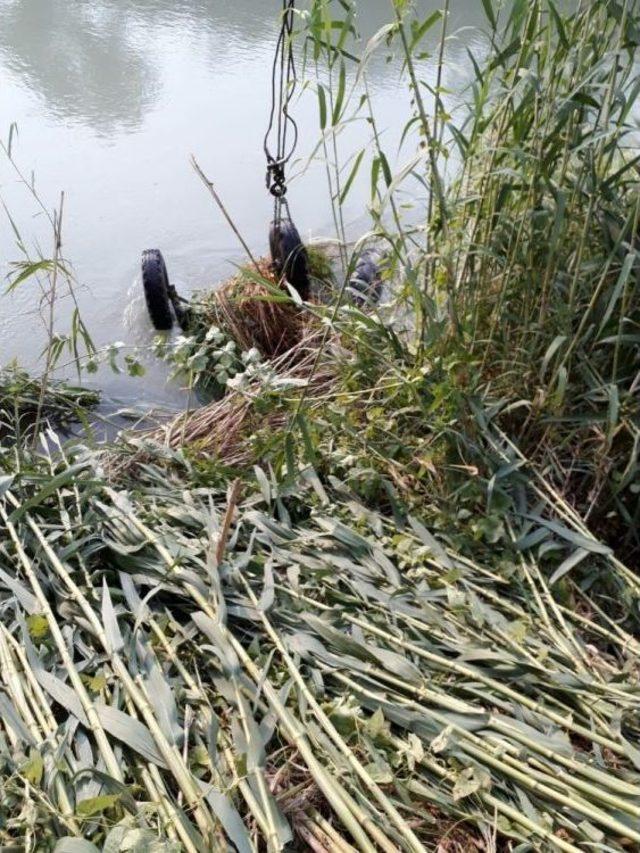 Traktörle Birlikte Irmağa Düşen Tarım İşçisi Hayatını Kaybetti