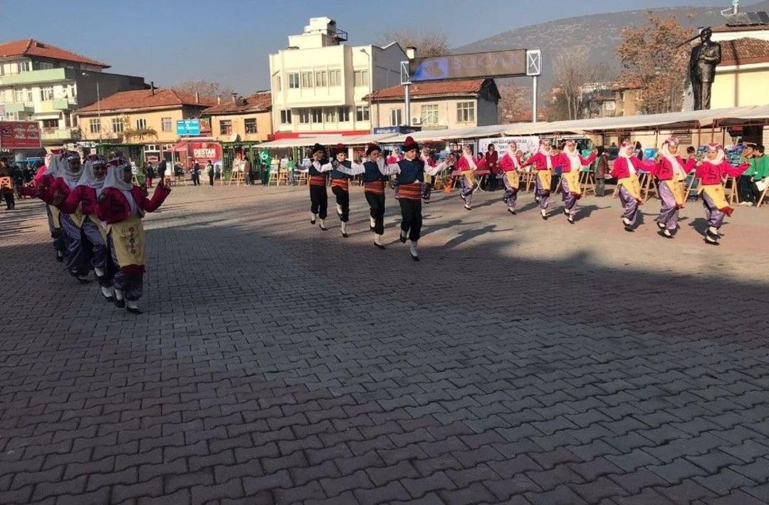 81 İliz Hepimiz Biriz Sergisi Bucak&rsquo;ta A&ccedil;ıldı