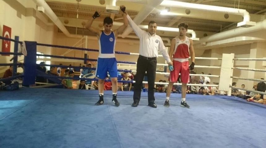 Boks&ouml;rler Karab&uuml;k&rsquo;te Madalyaları Topladı