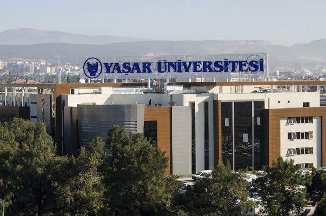 Yaşar Üniversitesinde 17. Yıl Gururu