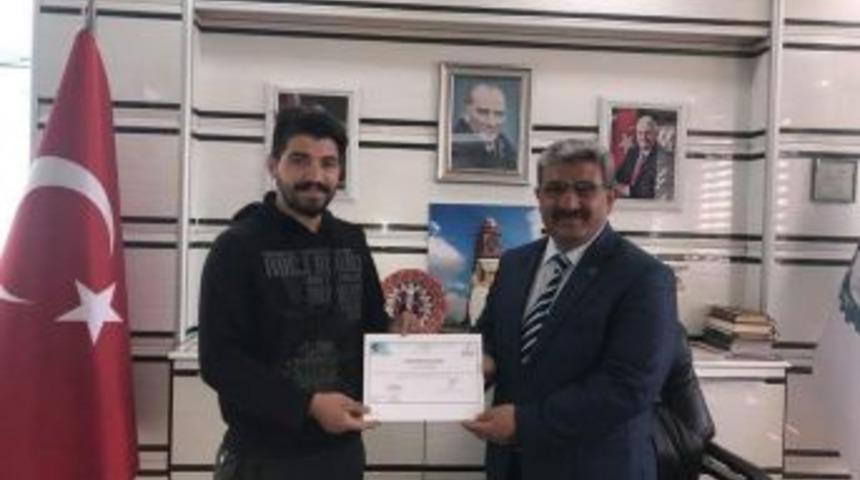 &rsquo;uygulamalı Girişimcilik&rsquo; Kursunu Bitiren Kursiyerlere Belge