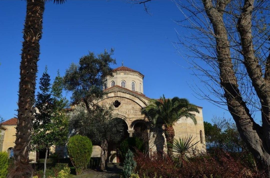 Trabzon&rsquo;da Fatih Camii&rsquo;nde Yapılan &Ccedil;alışmanın Bir Benzerinin Ayasofya İ&ccedil;in D&uuml;ş&uuml;n&uuml;lmesi Tepkilere Neden Oldu