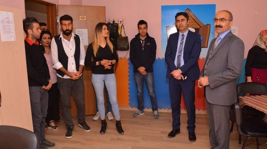 Vali Yardımcısı Karaman&rsquo;dan K&uuml;lt&uuml;r Ve Sanat Merkezine Ziyaret