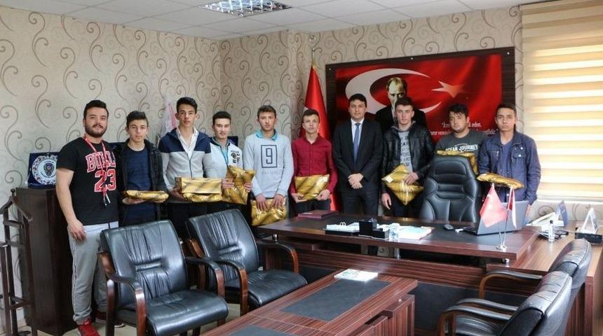 Kaymakam Temurci, Şampiyonları &Ouml;d&uuml;llendirildi