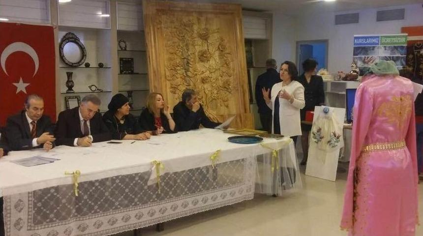 Simav Halk Eğitim Merkezi’ne ’özel Reyon’ Hediyesi