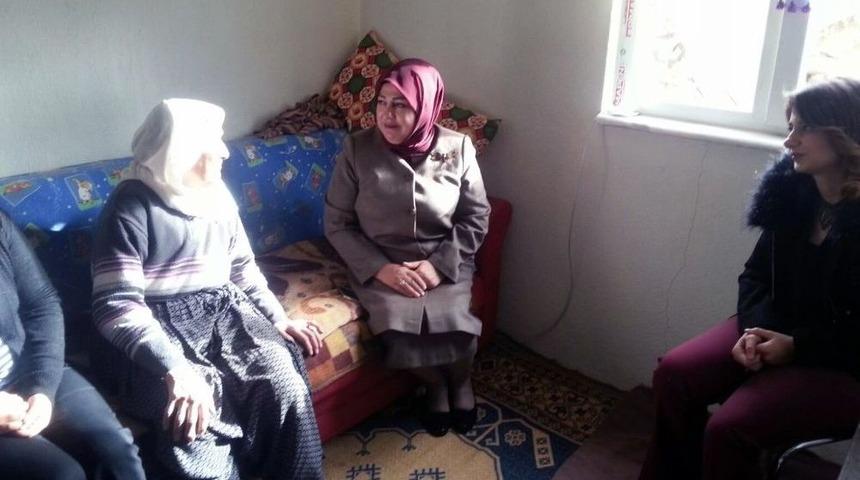 Vali S&uuml;leyman Kam&ccedil;ı&rsquo;nın Eşi Ayşe Kam&ccedil;ı Akkışla&rsquo;da