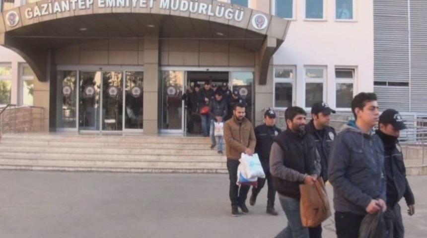 Gaziantep Merkezli 11 İlde Bylock Kullananlara Operasyon: 35 G&ouml;zaltı