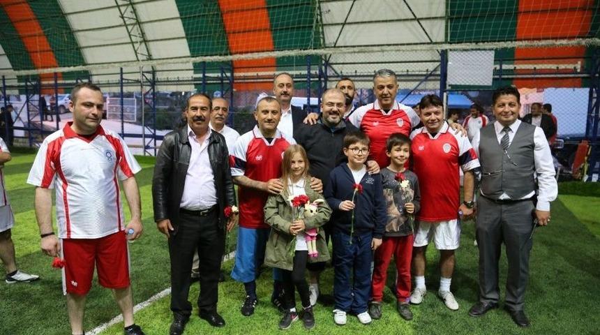 Komiser Ve Eşi, Şehit Edildikleri Halı Sahada Anıldı