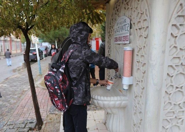 Isınmak İsteyen Bu Çeşmeye Koşuyor