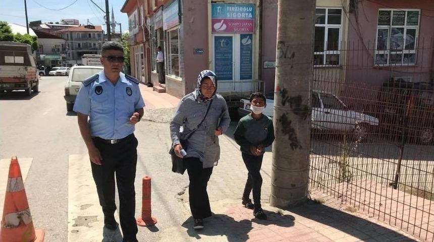 Kaynarca&rsquo;da Zabıtalar Dilencilere G&ouml;z A&ccedil;tırmadı