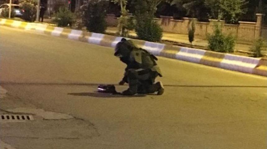 Ş&uuml;pheli Kol &Ccedil;antasından Makyaj Malzemeleri &Ccedil;ıktı