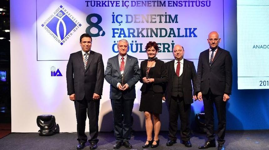 Anadolu &Uuml;niversitesine 3 &Ouml;d&uuml;l Birden