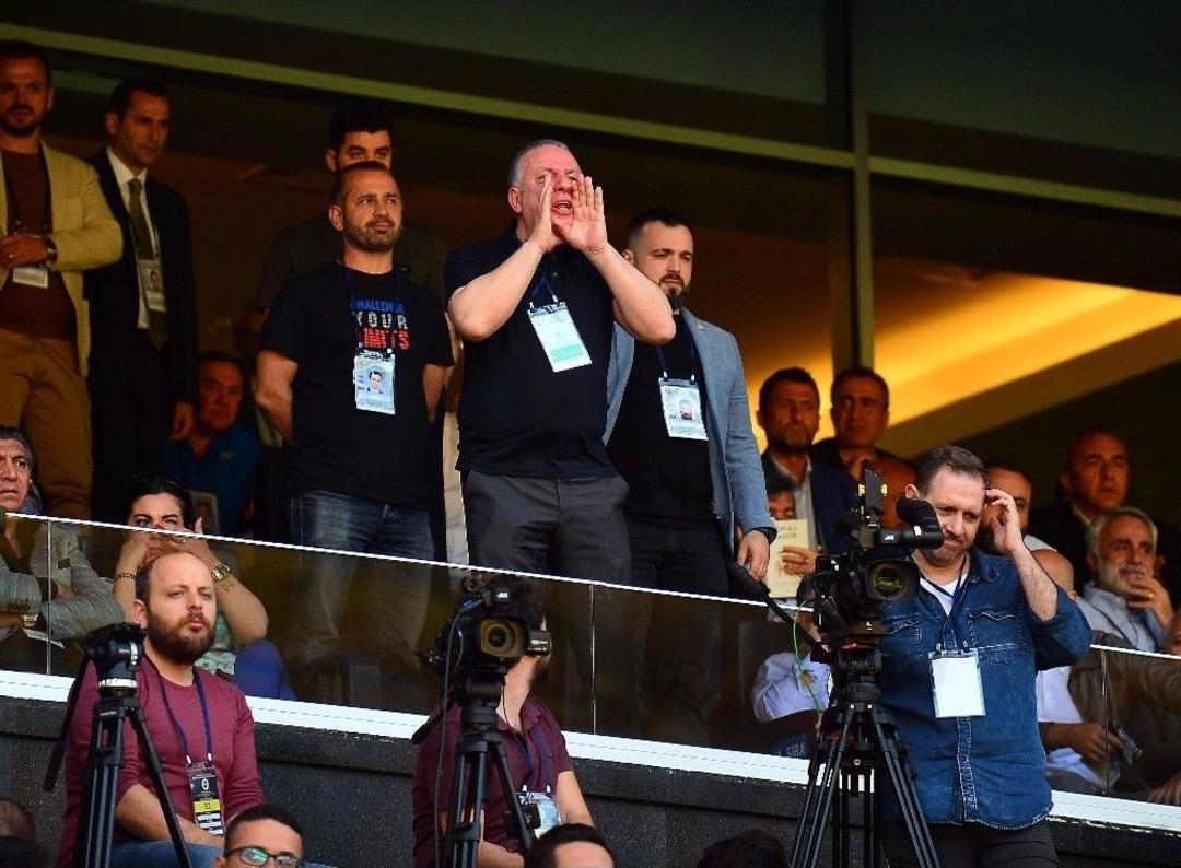 Kongrede Tansiyon Y&uuml;kseldi