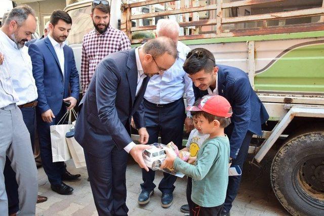 Turan Halk Pazarında Hemşehrileriyle Buluştu