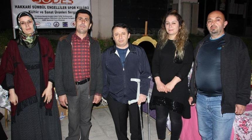 Engelliler Derneğinden Yıl Sonu Sergisi