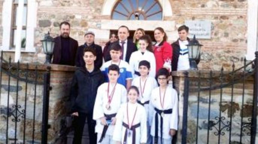 Şampiyonlardan Kaymakama Ziyaret