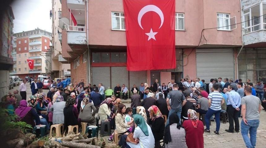 Şehit Babası,teselliyi Vali&rsquo;ye Sarılmakta Buldu