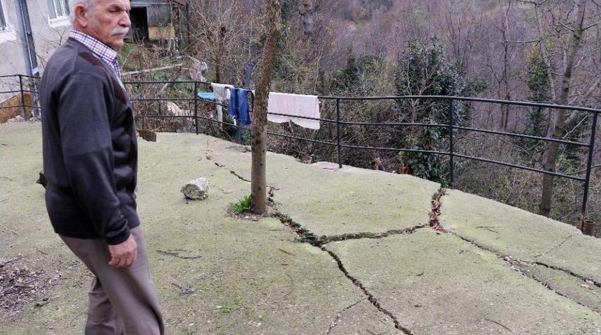 (&ouml;zel Haber) İki Yıldır &Ouml;nlenmeyen Heyelan, Mahalleli Gece G&uuml;nd&uuml;z Korku Yaşatıyor