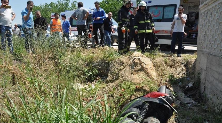Motosiklet Kazasında İstinat Duvarına U&ccedil;an Gen&ccedil; İ&ccedil;in Seferberlik