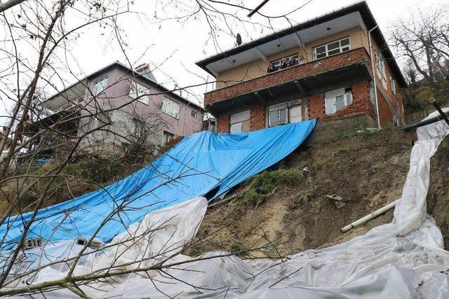 (özel Haber) İki Yıldır Önlenmeyen Heyelan, Mahalleli Gece Gündüz Korku Yaşatıyor