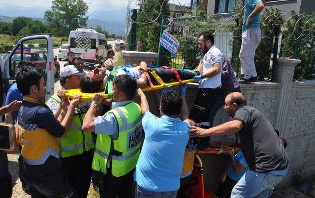 Motosiklet Kazasında İstinat Duvarına Uçan Genç İçin Seferberlik