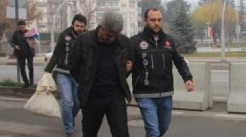 Otomobilinde Eroinle Yakalanan Şahıs Adliyeye Sevk Edildi