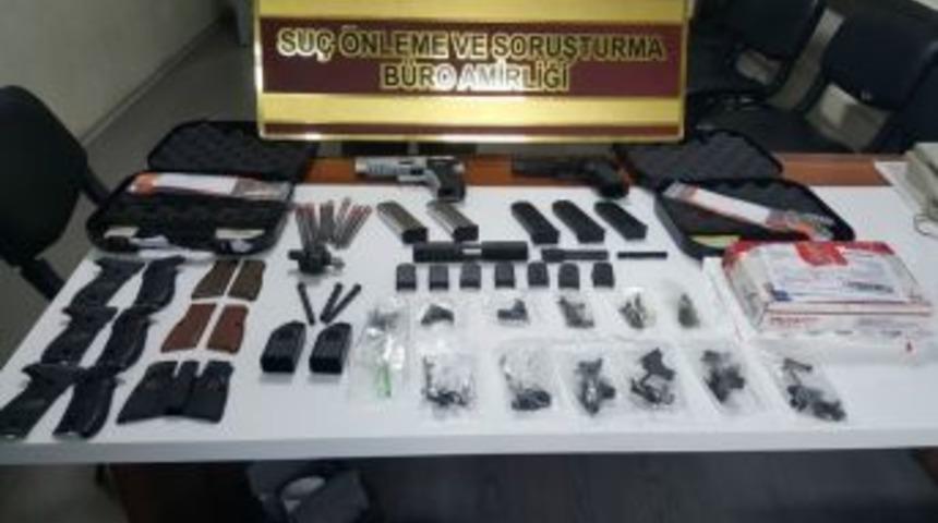 Abd&rsquo;den Gelen Kargonun İ&ccedil;inden Silah Par&ccedil;aları &Ccedil;ıktı: 3 G&ouml;zaltı