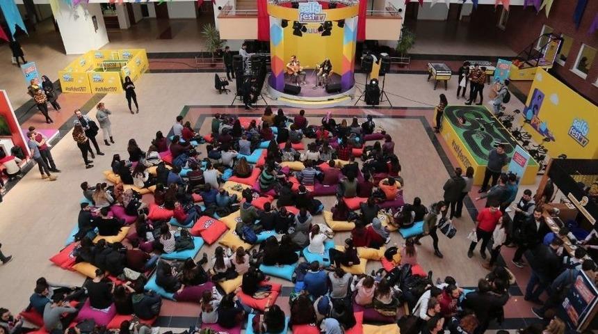 Selfyfest&rsquo;17 İle On Binlerce &Uuml;niversite &Ouml;ğrencisi Doyasıya Eğlendi