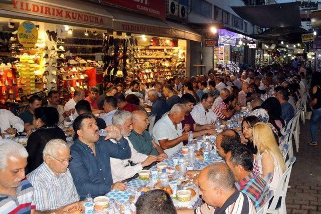 Başkan Pamuk, Esnafla İftar Açtı