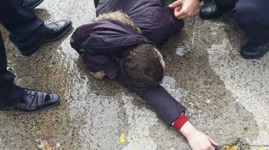 Denize Atlayan Kadını Teski &Ccedil;alışanları Kurtardı