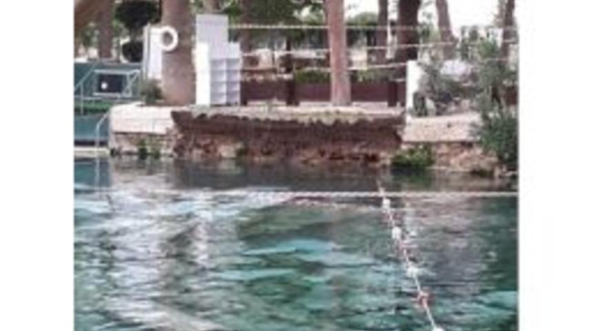 Pamukkale&rsquo;de Antik Havuzda Duvar &Ccedil;&ouml;kt&uuml;