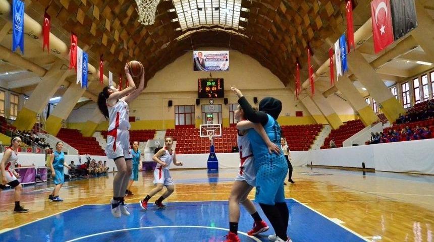 Adana&rsquo;da U15 Kızlar Anadolu B&ouml;lgeler Final Karşılaşmaları Başladı