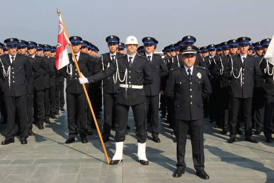 İzmir Emniyet M&uuml;d&uuml;r&uuml; Aşkın: "vatanını En &Ccedil;ok Seven G&ouml;revini En İyi Yapandır"