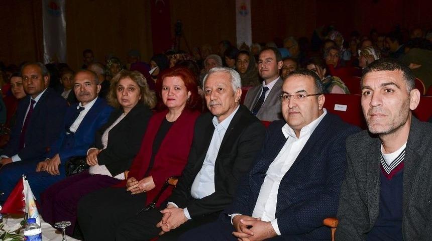 G&ouml;n&uuml;ller Mevlana Sevgisiyle Coştu