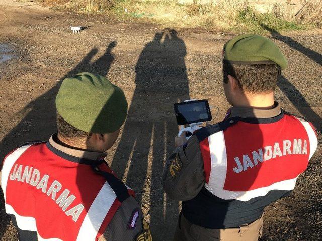 Jandarma Ekipleri Drone İle Tespit Ettiği 101 Kaçağı Yakaladı